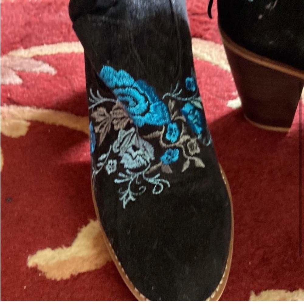 🛍️ Embroidered faux suede boots - Picture 2 of 9